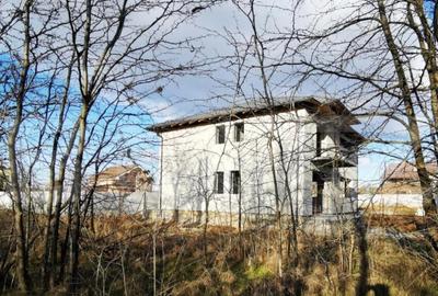 Casă cu 5 camere cu Teren 500 Mp în Central - 4