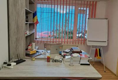 Apartament cu 3 camere decomandat în Giurgiului - 2