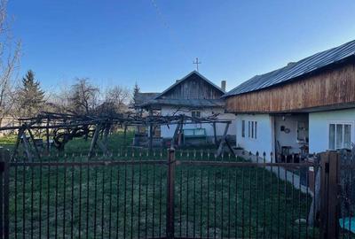 Casă cu 4 camere cu Teren 815 Mp în Târgu Neamț - 2