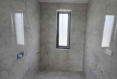 Casă cu 4 camere în Exterior Vest - 1