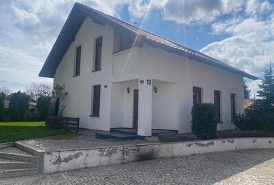 Casă cu 4 camere în Central - 1