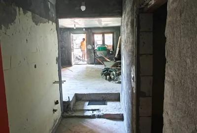 Vand casa, interiorul in constructie