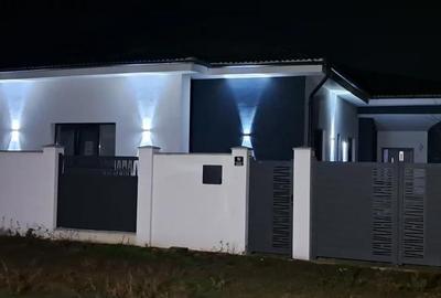 Casă cu 4 camere cu Teren 700 Mp în Vladimirescu - 2