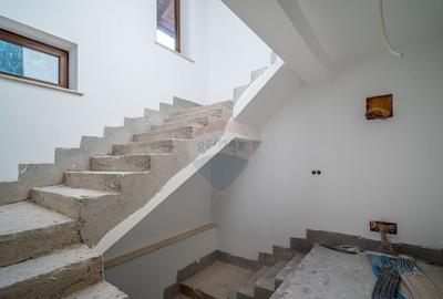 Casă cu 7 camere cu Teren 502 Mp în Piatra Arsă - 16