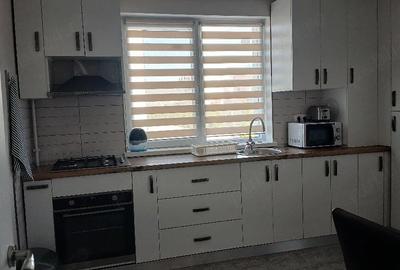 Apartament cu 3 camere decomandat în Central - 1