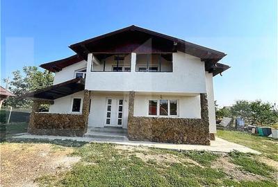 Casă cu 7 camere cu Teren 1200 Mp în Central - 2