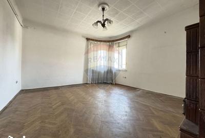 Casă cu 3 camere cu Teren 479 Mp în Central - 3
