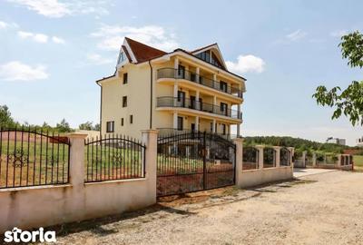 Casă cu Teren 2700 Mp în Sânmartin - 1