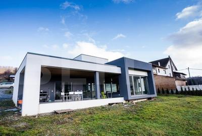 Casa cu 4 camere, amplasata pe 3200mp. - 2