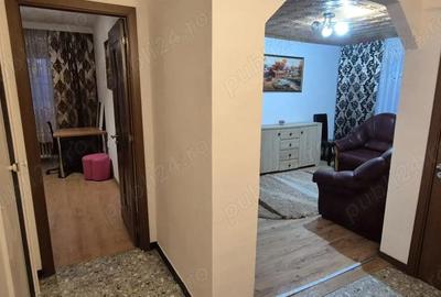 Apartament cu 3 camere semidecomandat în Central