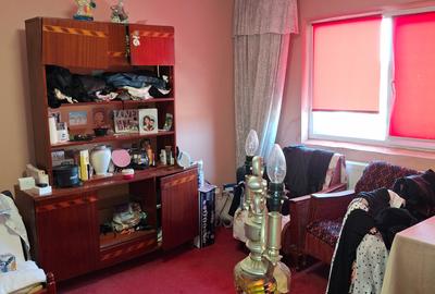 Apartament cu 3 camere decomandat în Est