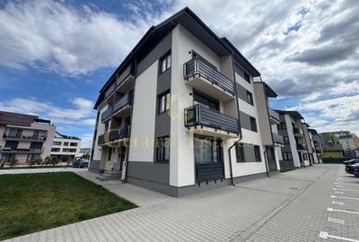Apartament cu 3 camere decomandat în Tractorul - 1