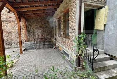 Casă cu 10 camere cu Teren 80 Mp în Central - 16