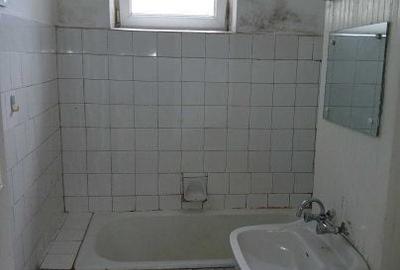 Apartament cu 3 camere decomandat în CET - 7