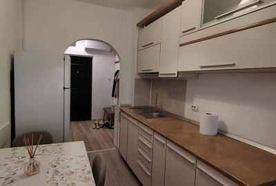 Apartament cu 3 camere în Micro 6 - 17