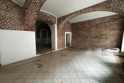 Spațiu comercial, de 71 mp, în P-ța Unirii - 6