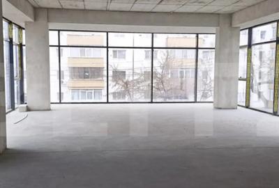 Spațiu comercial, de 150 mp, în Central - 3