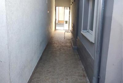 Casă cu Teren 200 Mp în Central - 2