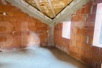 Casă cu Teren 410 Mp în Complex Studențesc