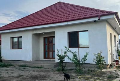 Casa de vanzare la intrare in sat Costi - 4