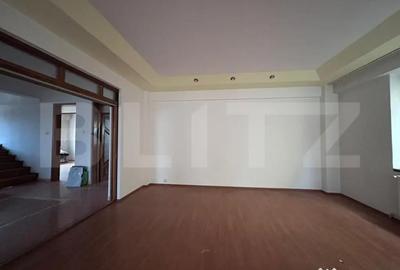 Spațiu comercial, de 330 mp, în Central - 6