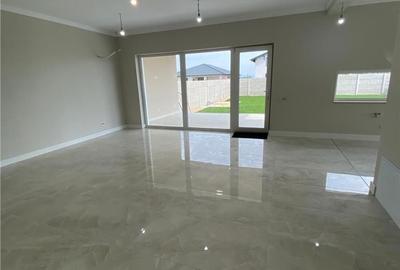 Casă cu 4 camere cu Teren 664 Mp în Zimandu Nou - 1