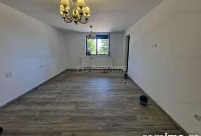 Casă cu 12 camere cu Teren 1000 Mp în Români - 10