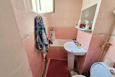 Apartament 3 camere, etaj 3 4, zona Bazinul de Inot Bacau - 8