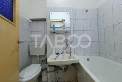 Apartament 2 camere semidecomandat 40 mp utili + 3 mp balcon etaj 2 - 4