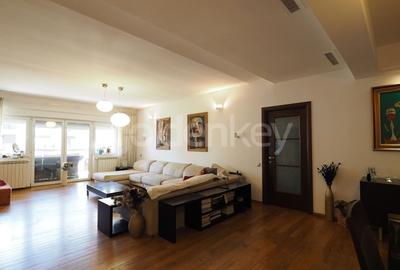 Apartament spatios cu 4 camere, 3 bai | 250mpc | 2 garaje - 2