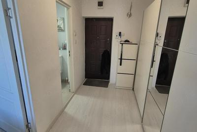 Garsonieră decomandată în Tei