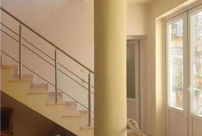 Casa cu etaj,teren 400 mp, pretabila : clinica, gradinita, birouri - 2