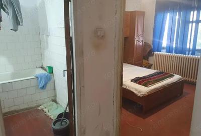 Vanzare-4 camere-p din 4-Militari-V Lunga-decomandat-3 gr sanitare-bl 81-liber-de renovat-130000E - 2