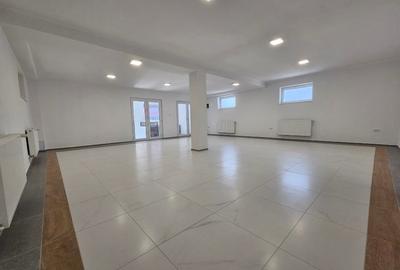 Spațiu comercial, de 100 mp, în Central - 3