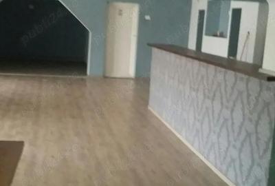 Spațiu comercial, de 130 mp, în Central - 4