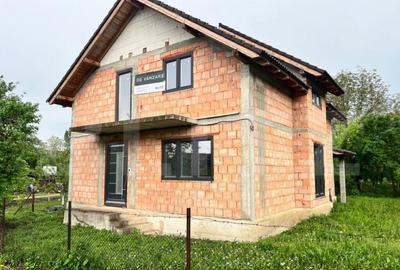Casă cu 4 camere cu Teren 1000 Mp în Central