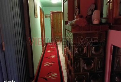 Casă cu 6 camere cu Teren 722 Mp în Aradului - 1