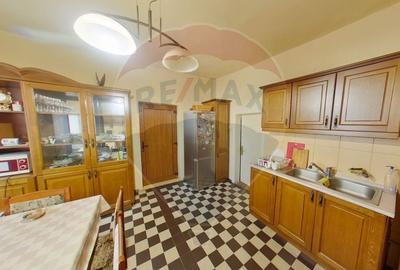 Casă individuală cu 4 camere cu Canalizare în Central - 6