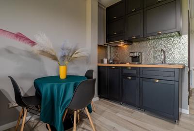 Apartament 2 camere, Mamaia Central | Vedere frontala la lac | Terasa 13,5 mp - 6