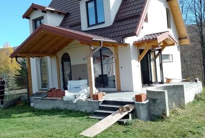Casă individuală cu 3 camere cu Canalizare în Valea Doftanei