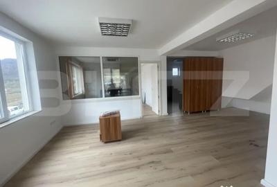 Spațiu comercial, de 110 mp, în Central - 3