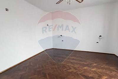 Casă cu 3 camere cu Teren 300 Mp în Gării - 4