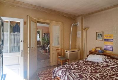 CASA CU TEREN GENEROS si acces pe doua fronturi - 10