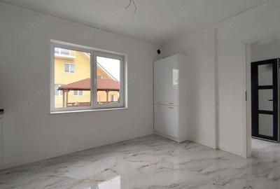 Casă cu Teren 280 Mp în Sânmartin