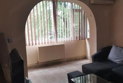 Apartament cu 3 camere semidecomandat în Podgoria