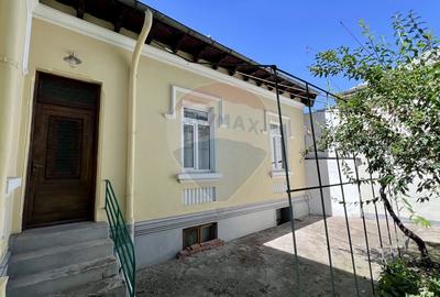 Casa interbelica de vanzare, 4 camere, ultracentral Galati - 2