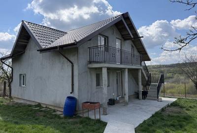 Casă cu 4 camere în Grajduri - 2