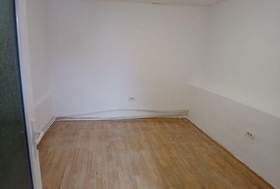 Spațiu comercial, de 150 mp, în Central - 4
