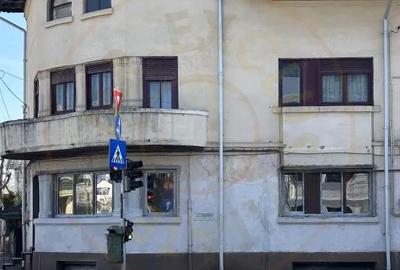 Casă cu 5 camere cu Canalizare în Central - 4
