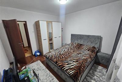 Apartament cu 3 camere semidecomandat, mobilat în Micro III - 27